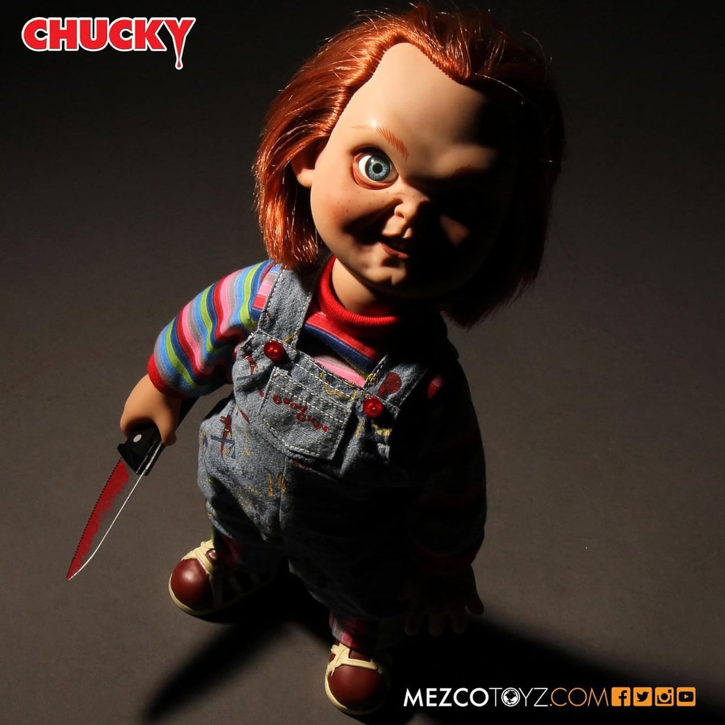 CHILDS PLAY: CHUCKY SNEERING (15") - MEZCO-TALKING DOLL