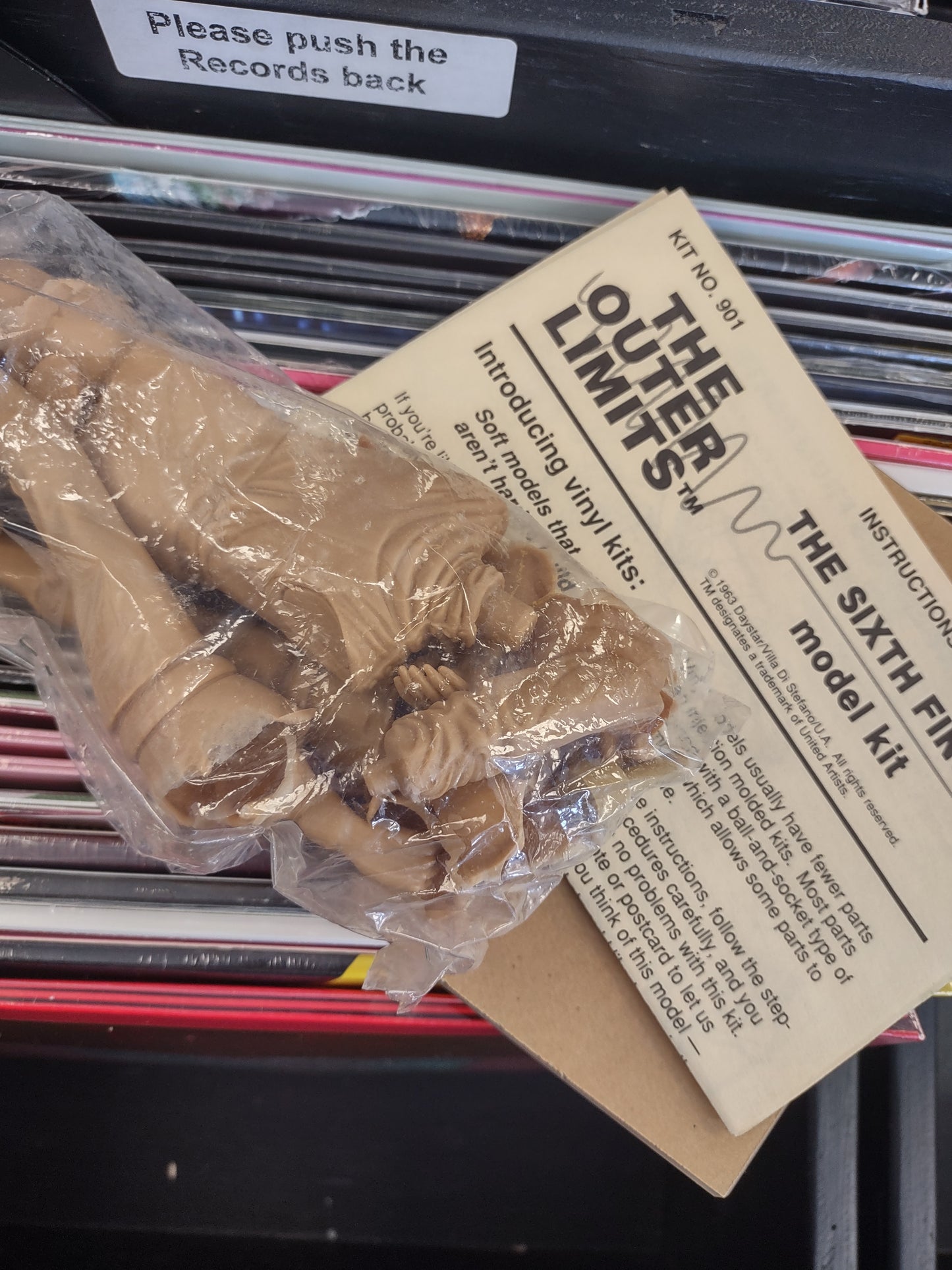 OUTER LIMITS: SIXTH FINGER (DAMAGED BOX) - MODEL KIT-GOLDEN ERA -1989