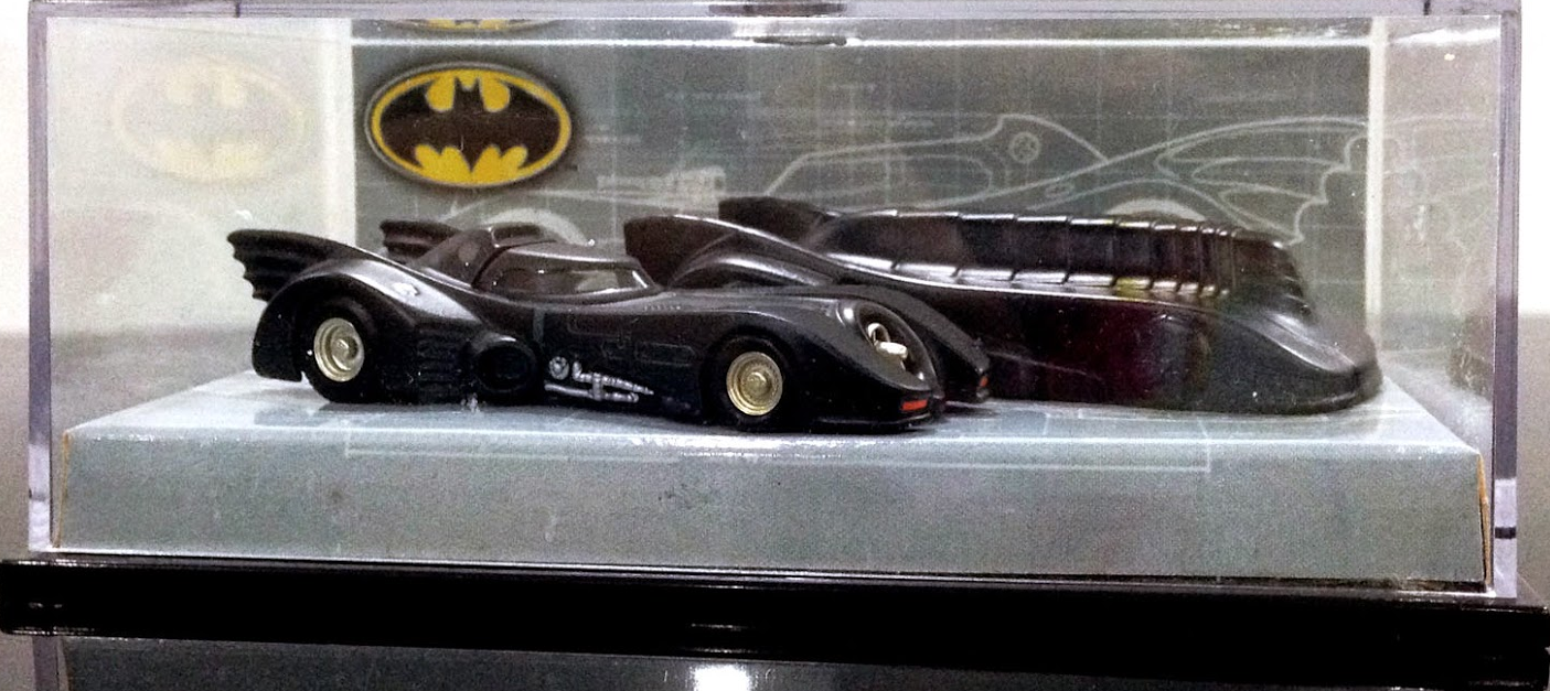 BATMAN: BATMOBILE & SHIELDS 1989 - HOT WHEELS (NO OUTER CARDBOARD BOX ...